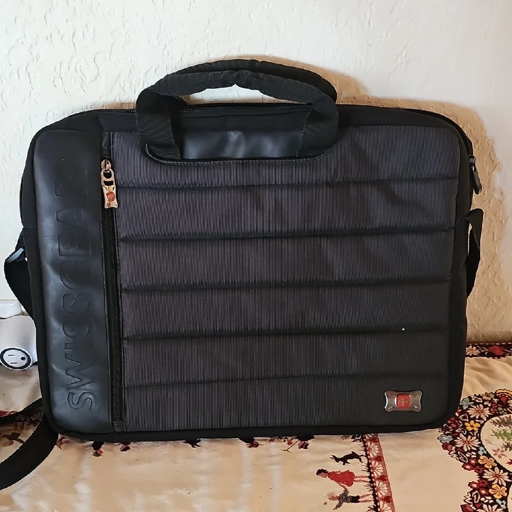 SwissGear Black Professional Laptop Bag with Quilted Design Messenger Bag unisex